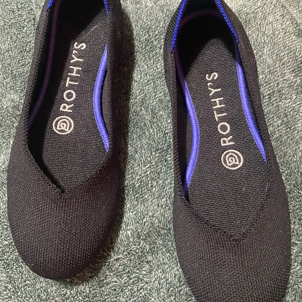 Rothy’s size 6. Almost new, wore them twice!